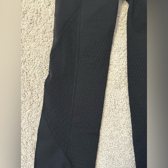 Lululemon compression leggings - size 6 - Picture 4 of 6